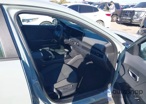 2025 Kia K4 Lxs z USA, uszkodzony, nr VIN 3KPFT4DE3SE130668